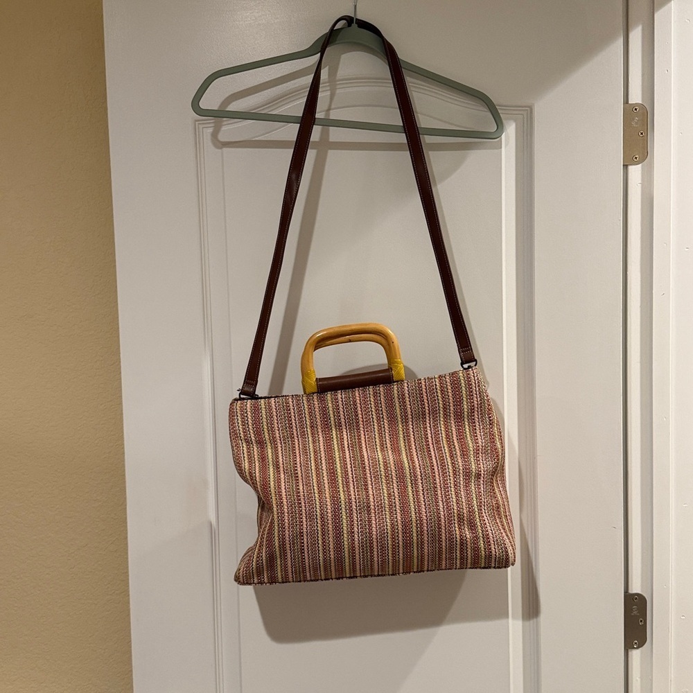 Fossil Handcrafted  Bag 14”L 11”H Wood Handles & Shoulder Strap Weave Multicolor
